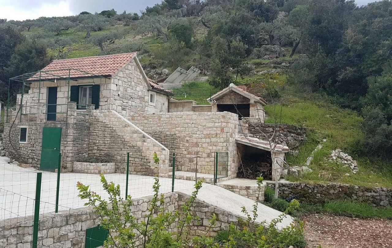 Secluded Holiday House Postira, Brac - 17571 Villa Luaran gambar